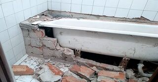 Демонтаж ванны в Мирном от Мастер24 — быстро, недорого, вывоз старой ванны от 1011 руб.